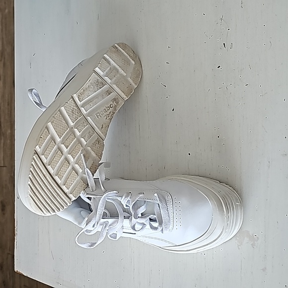 Reebok - Picture 2 of 4